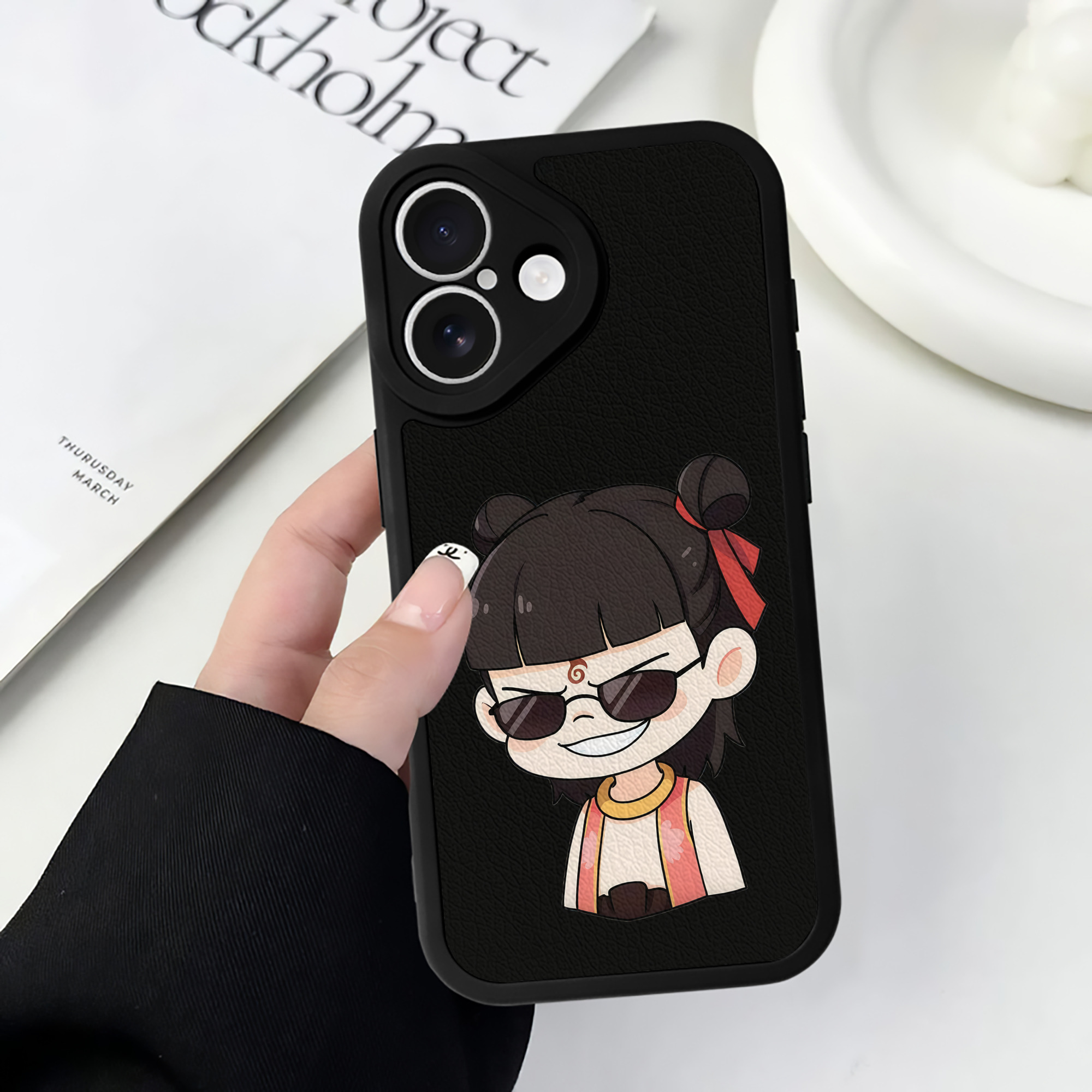 （画像用） Ne Zha 2 ナタ 魔童の大暴れ 【iPhone 16シリーズ対応】シリコンスマホケース（レザー調） 材質：シリコン